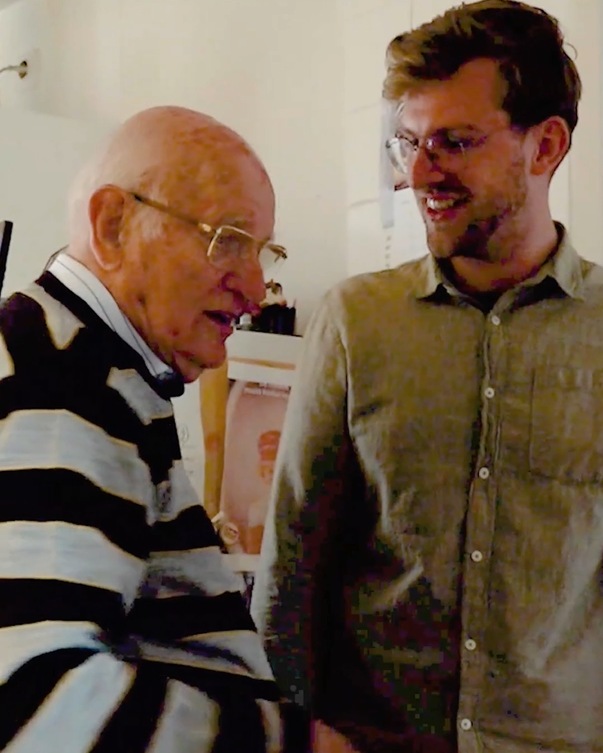Warm moment tussen Robert Raven en een klant na afloop van een opname